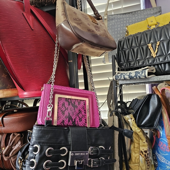 Luxury Colab @greenbergphylli & @pikaki7 Purses, Wallets, Jewelry & More! - Picture 4 of 16